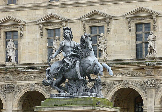 re luigi xiv louvre